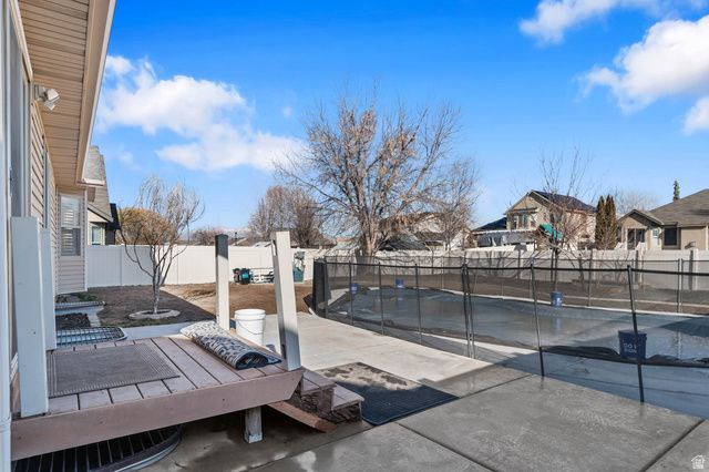 1398 N 2475 W, Clinton, UT 84015