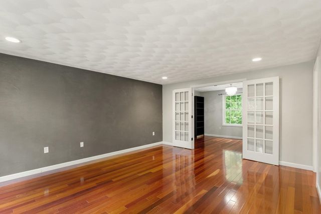 30 Lowe St, Tewksbury, MA 01876