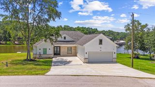305 Twin Magnolia, Onalaska, TX 77360