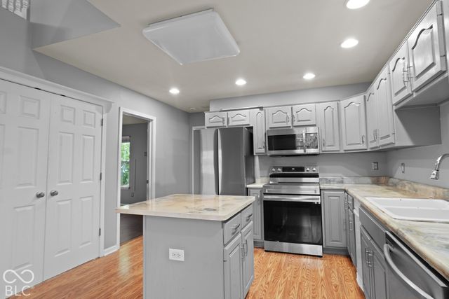 907 Amesbury Court, Indianapolis, IN 46217