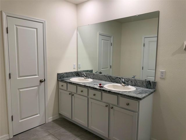 2763 COMMON FIG RUN, Wesley Chapel, FL 33543