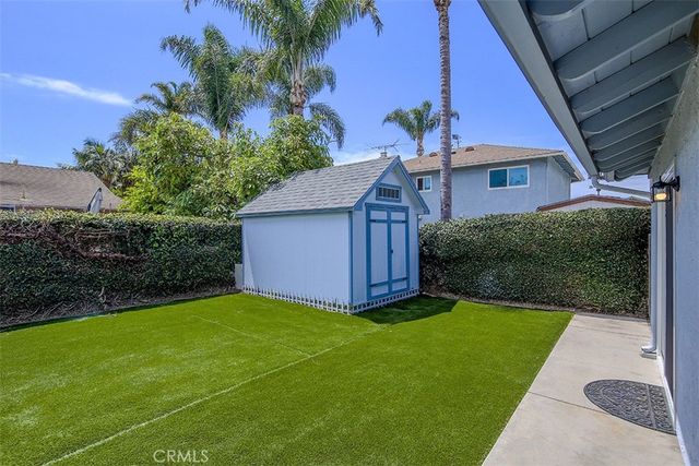 7562 Taylor Drive, Huntington Beach, CA 92648