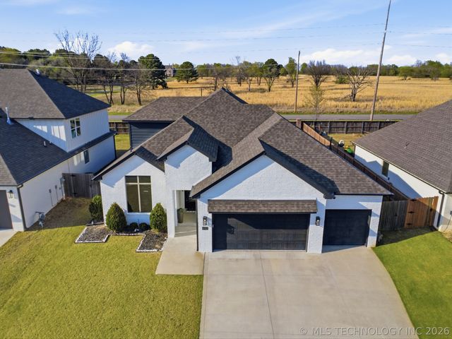 4002 W Tuscon Place, Broken Arrow, OK 74011