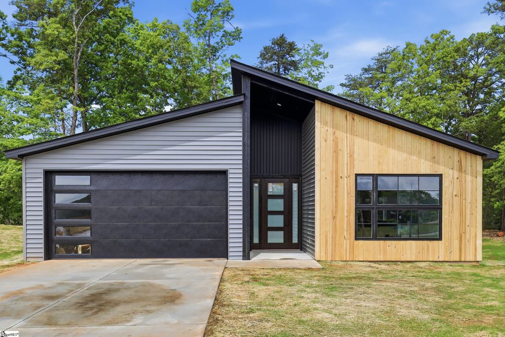 1081 Country Club Road, Pickens, SC 29671
