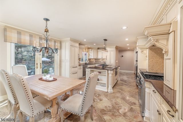 18 Kerby Ln, Mendham Boro, NJ 07945