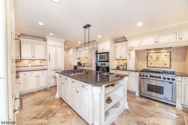 18 Kerby Ln, Mendham Boro, NJ 07945