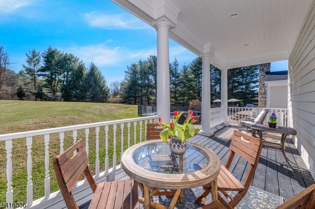 18 Kerby Ln, Mendham Boro, NJ 07945