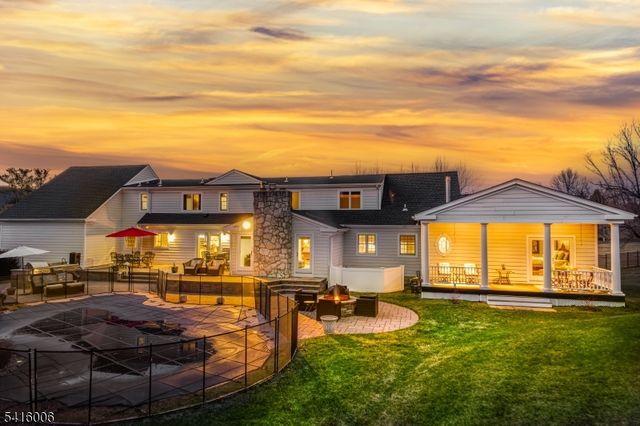 18 Kerby Ln, Mendham Boro, NJ 07945