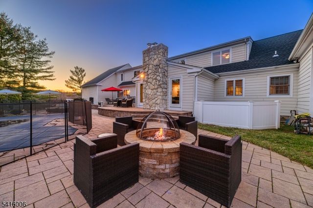 18 Kerby Ln, Mendham Boro, NJ 07945