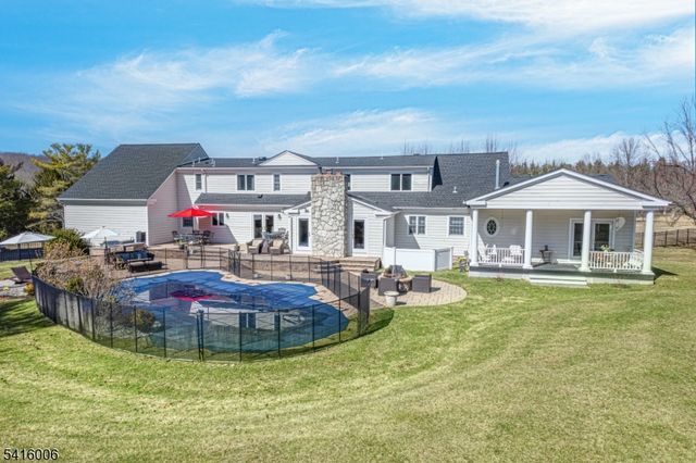 18 Kerby Ln, Mendham Boro, NJ 07945