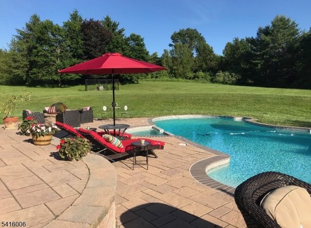 18 Kerby Ln, Mendham Boro, NJ 07945