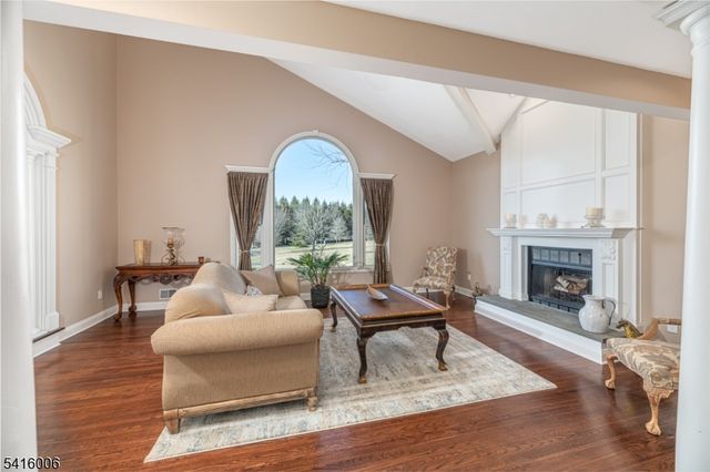 18 Kerby Ln, Mendham Boro, NJ 07945