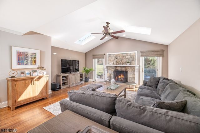 18 Kerby Ln, Mendham Boro, NJ 07945