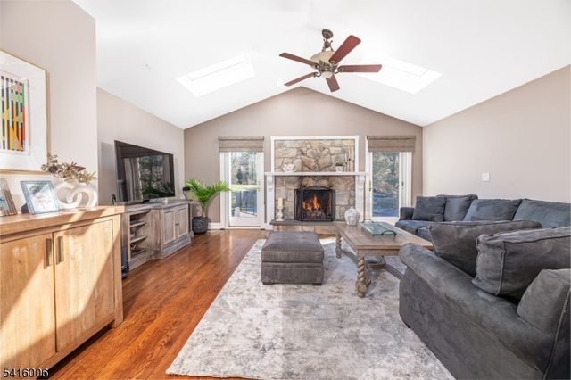 18 Kerby Ln, Mendham Boro, NJ 07945