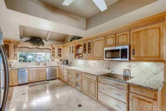 2081 Elevado Road, Vista, CA 92084