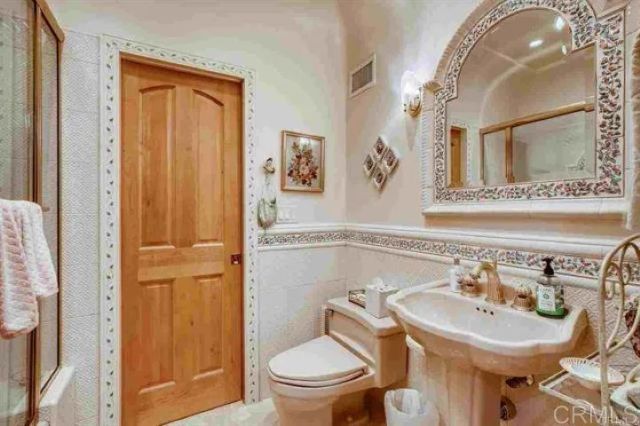 2081 Elevado Road, Vista, CA 92084