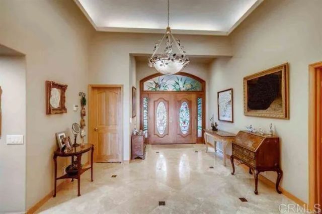 2081 Elevado Road, Vista, CA 92084