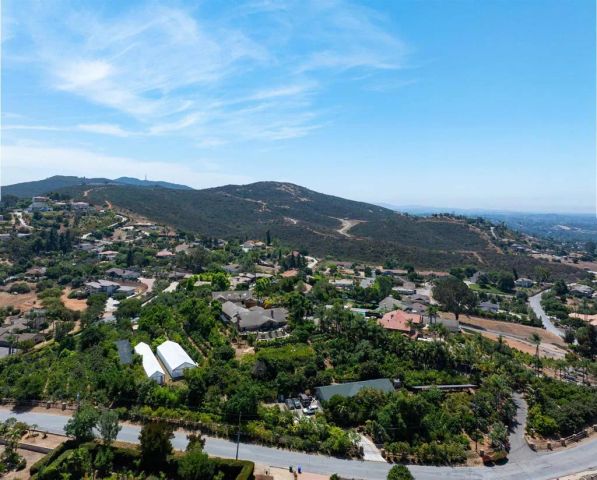 2081 Elevado Road, Vista, CA 92084