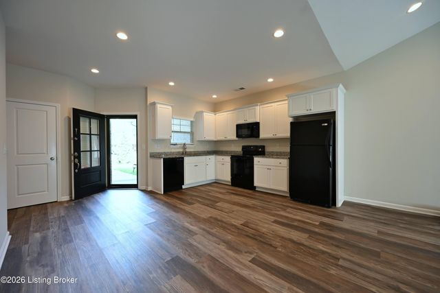 6411 Renate Rd, Louisville, KY 40291
