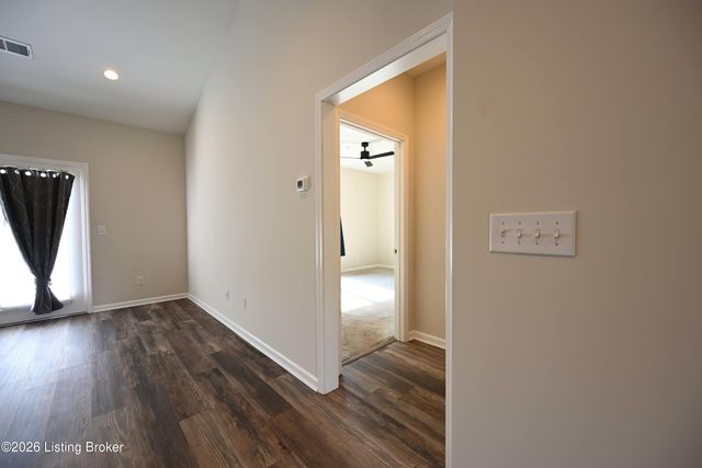6411 Renate Rd, Louisville, KY 40291