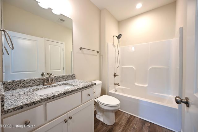6411 Renate Rd, Louisville, KY 40291