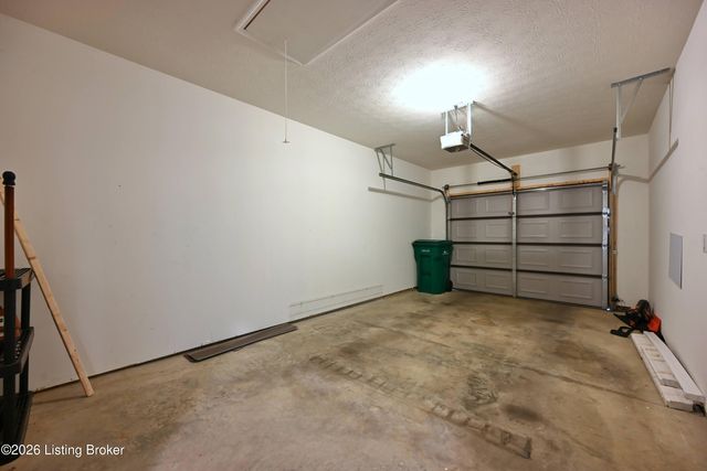 6411 Renate Rd, Louisville, KY 40291