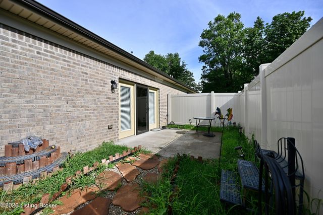 6411 Renate Rd, Louisville, KY 40291