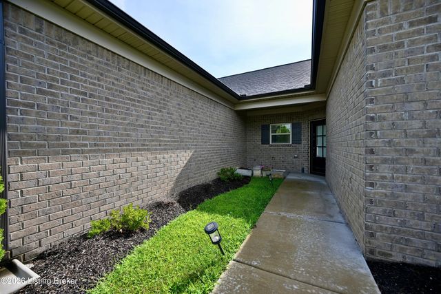 6411 Renate Rd, Louisville, KY 40291