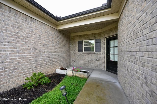6411 Renate Rd, Louisville, KY 40291