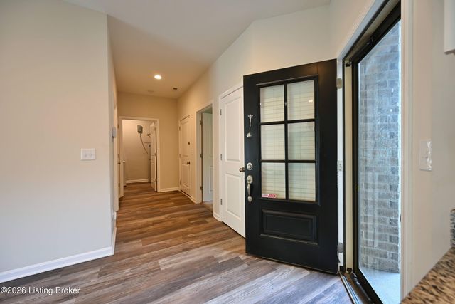 6411 Renate Rd, Louisville, KY 40291