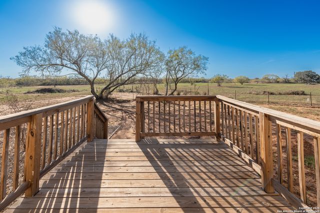4905 County Rd 307, Jourdanton, TX 78026