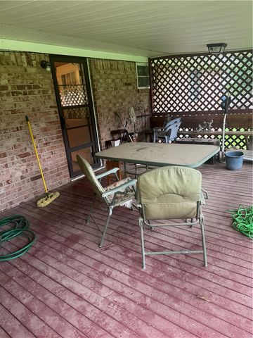 628 Pine Avenue, Gentry, AR 72734