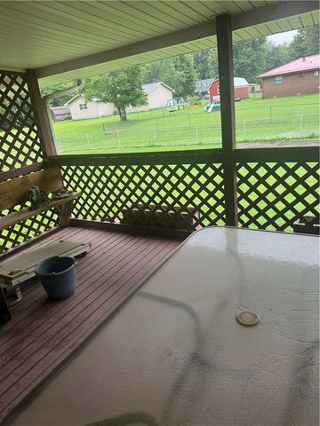 628 Pine Avenue, Gentry, AR 72734