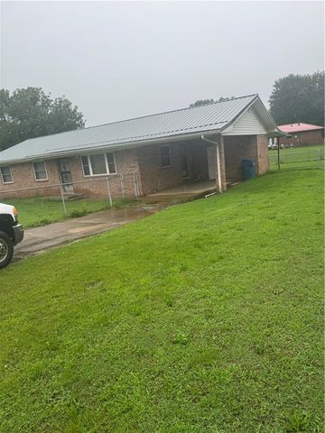 628 Pine Avenue, Gentry, AR 72734