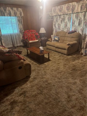 628 Pine Avenue, Gentry, AR 72734