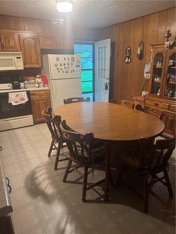 628 Pine Avenue, Gentry, AR 72734