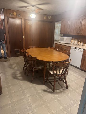 628 Pine Avenue, Gentry, AR 72734