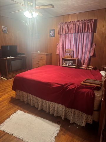 628 Pine Avenue, Gentry, AR 72734