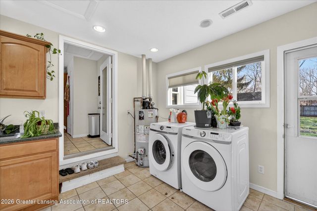 630 E Greenlawn Avenue, Lansing, MI 48910