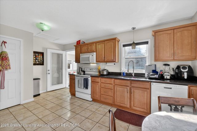 630 E Greenlawn Avenue, Lansing, MI 48910