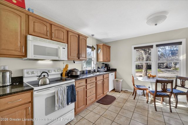 630 E Greenlawn Avenue, Lansing, MI 48910