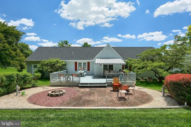6 S SHAFFER DR, New Freedom, PA 17349