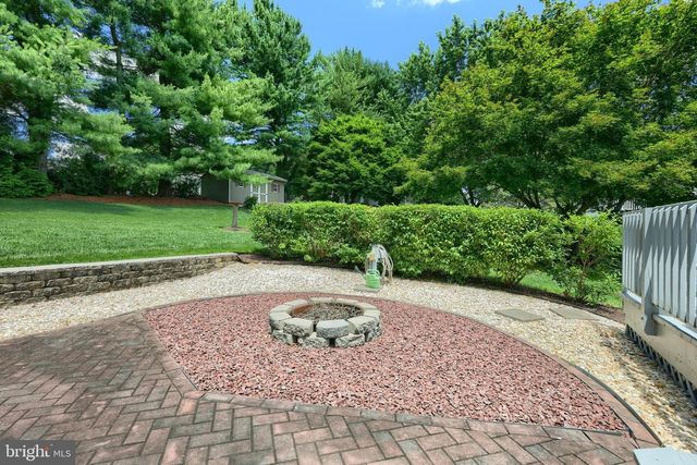 6 S SHAFFER DR, New Freedom, PA 17349