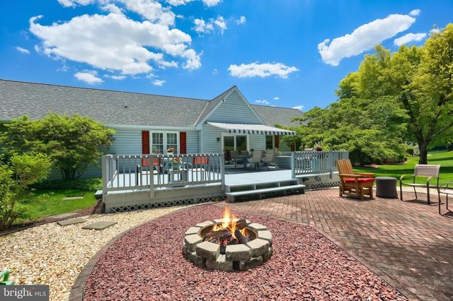6 S SHAFFER DR, New Freedom, PA 17349