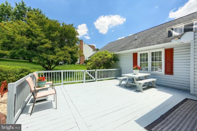 6 S SHAFFER DR, New Freedom, PA 17349