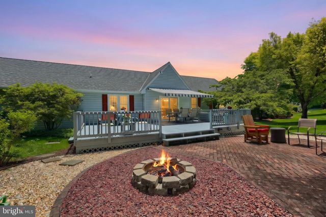6 S SHAFFER DR, New Freedom, PA 17349