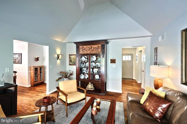 6 S SHAFFER DR, New Freedom, PA 17349