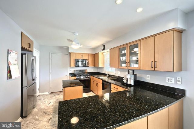 6 S SHAFFER DR, New Freedom, PA 17349