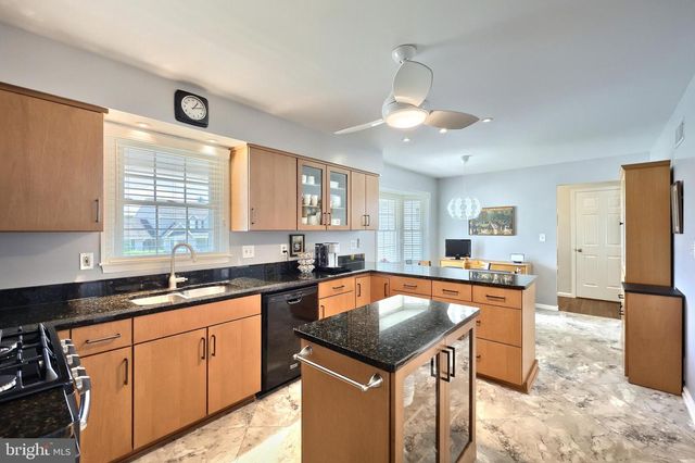 6 S SHAFFER DR, New Freedom, PA 17349