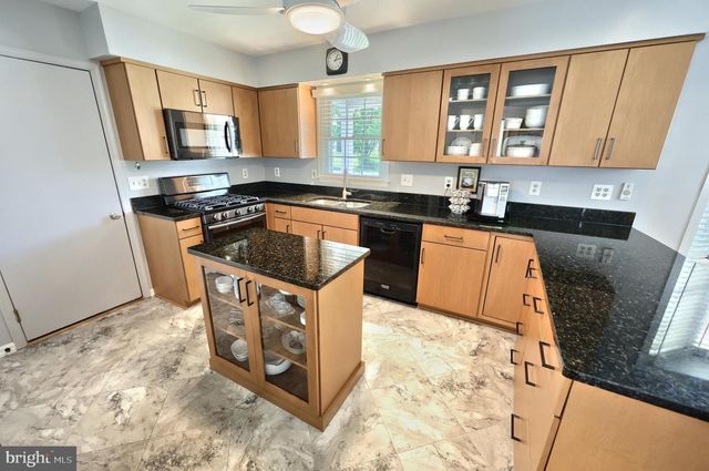 6 S SHAFFER DR, New Freedom, PA 17349